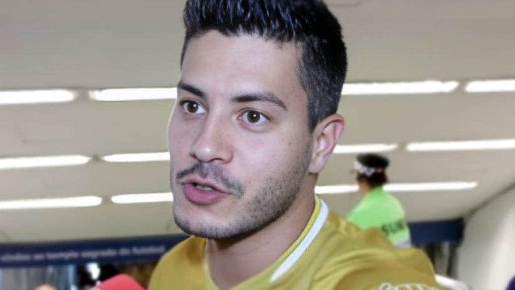 Resposta de Arthur Aguiar sobre traição diverte a web: ‘Fora muito bem dado’