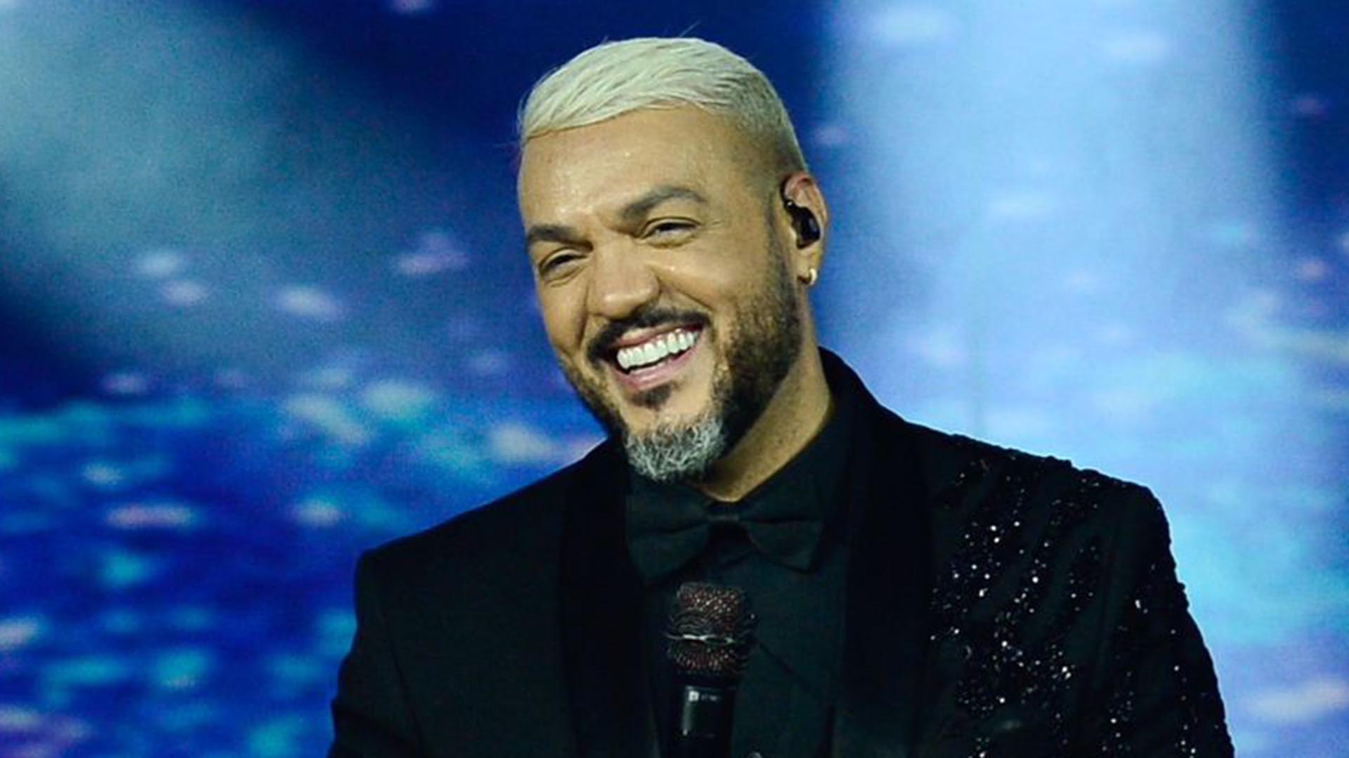 Filha do cantor Belo faz rara aparição em show do pai durante cruzeiro