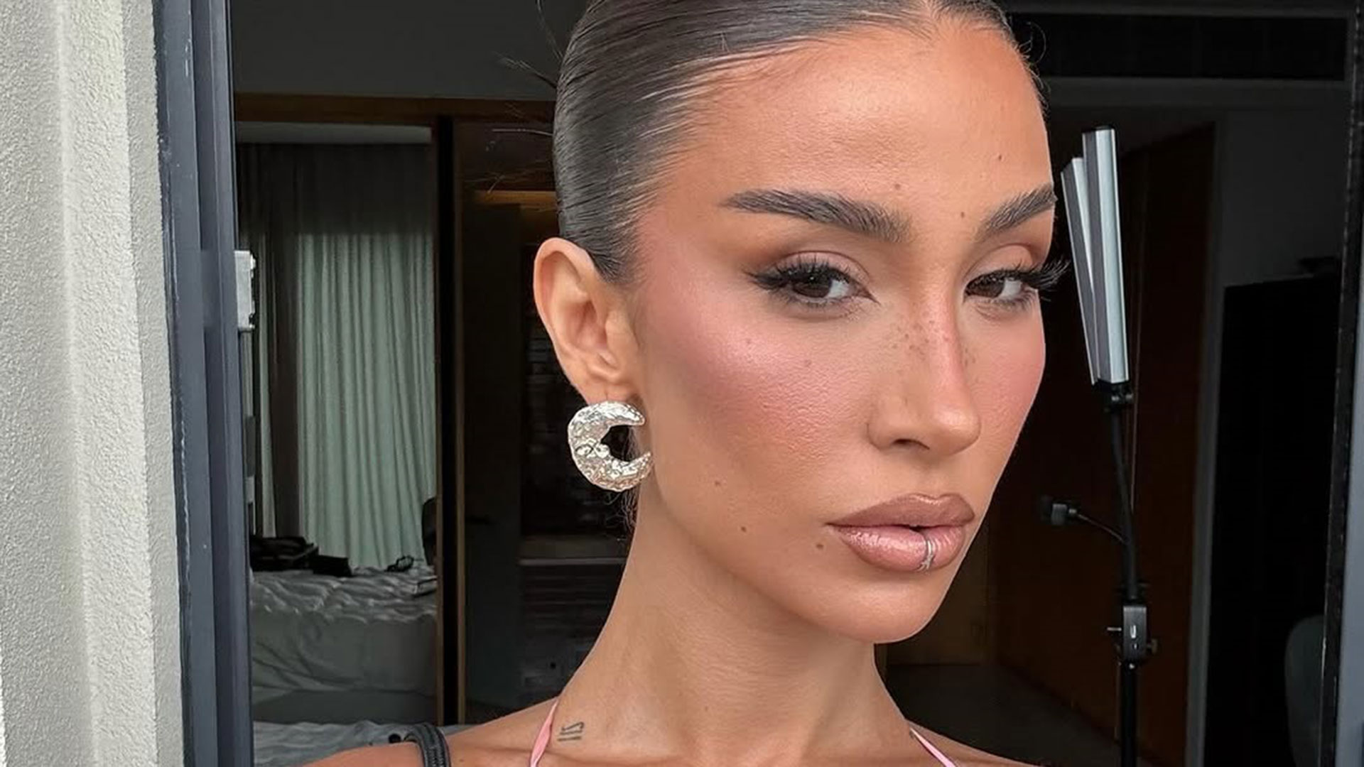 Bianca Andrade elege look ousado e recebe elogios