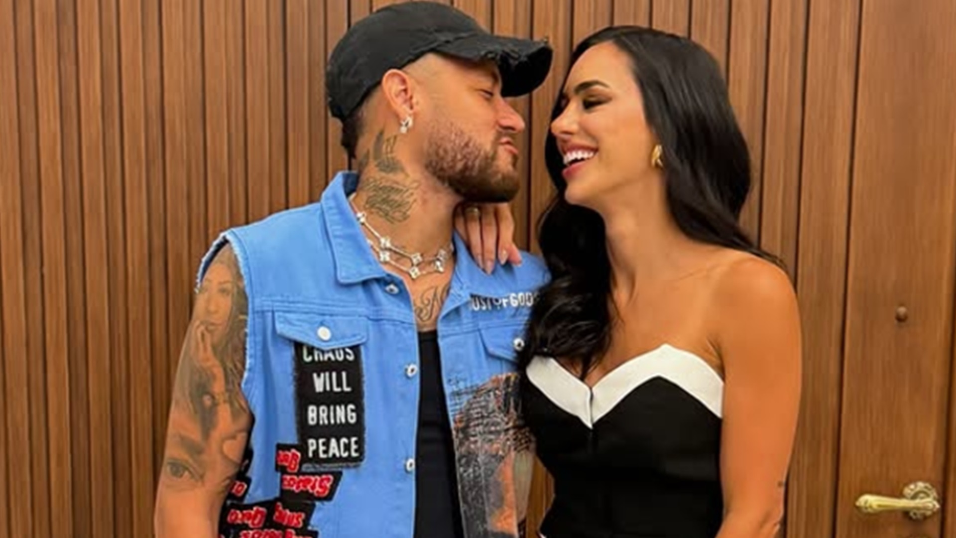 Bruna Biancardi mostra detalhes da decoração de Natal da mansão de Neymar
