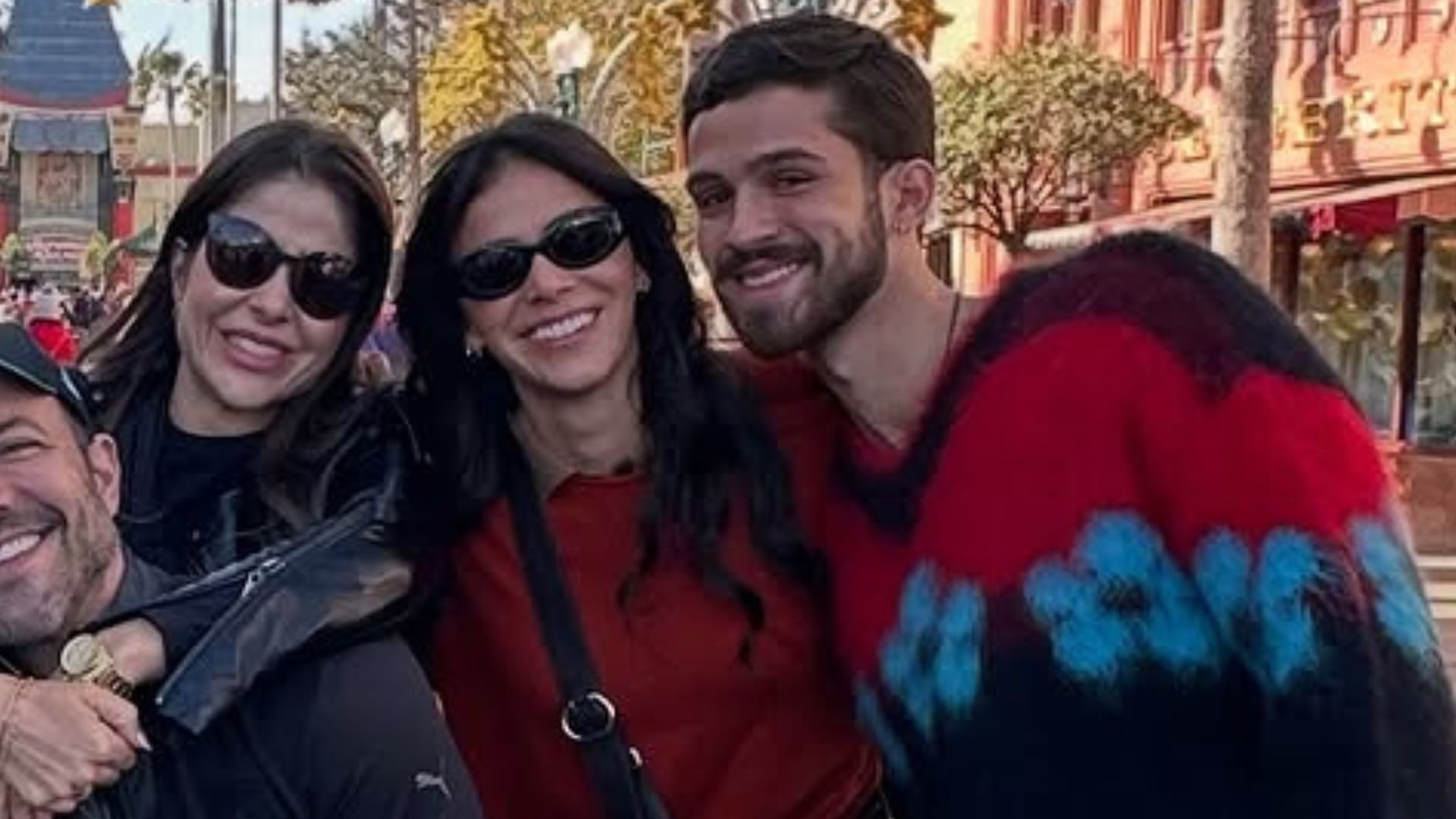 Mãe de João Guilherme mostra dia de passeio na Disney com Bruna Marquezine
