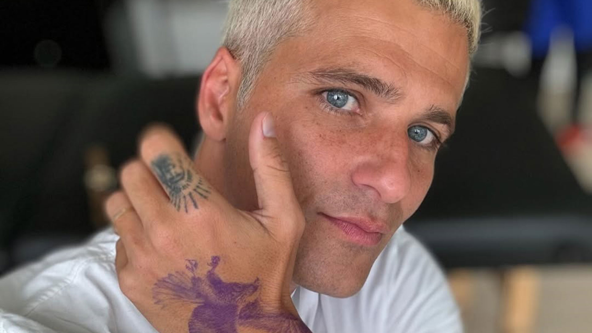 Bruno Gagliasso trava a coluna e Zyan tem atitude fofíssima