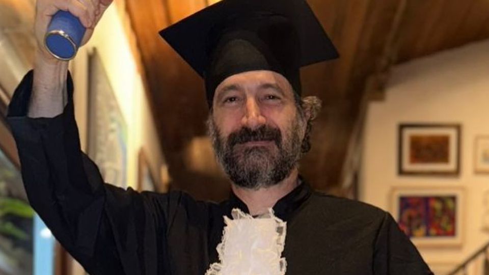 Caco Ciocler diz que faculdade de Biologia o ajudou na atuação: ‘Me tornei um artista melhor’