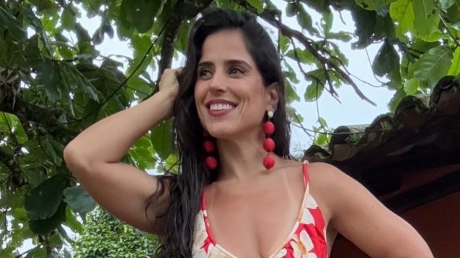 Camilla Camargo chama atenção ao surgir com look estiloso: ‘Belíssima’