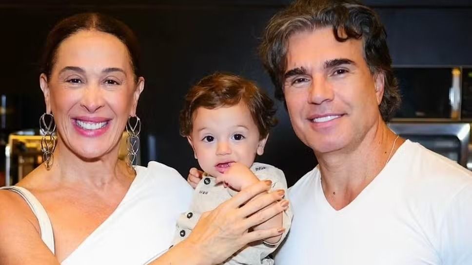 Claudia Raia ganha declaração de Jarbas Homem de Mello em aniversário