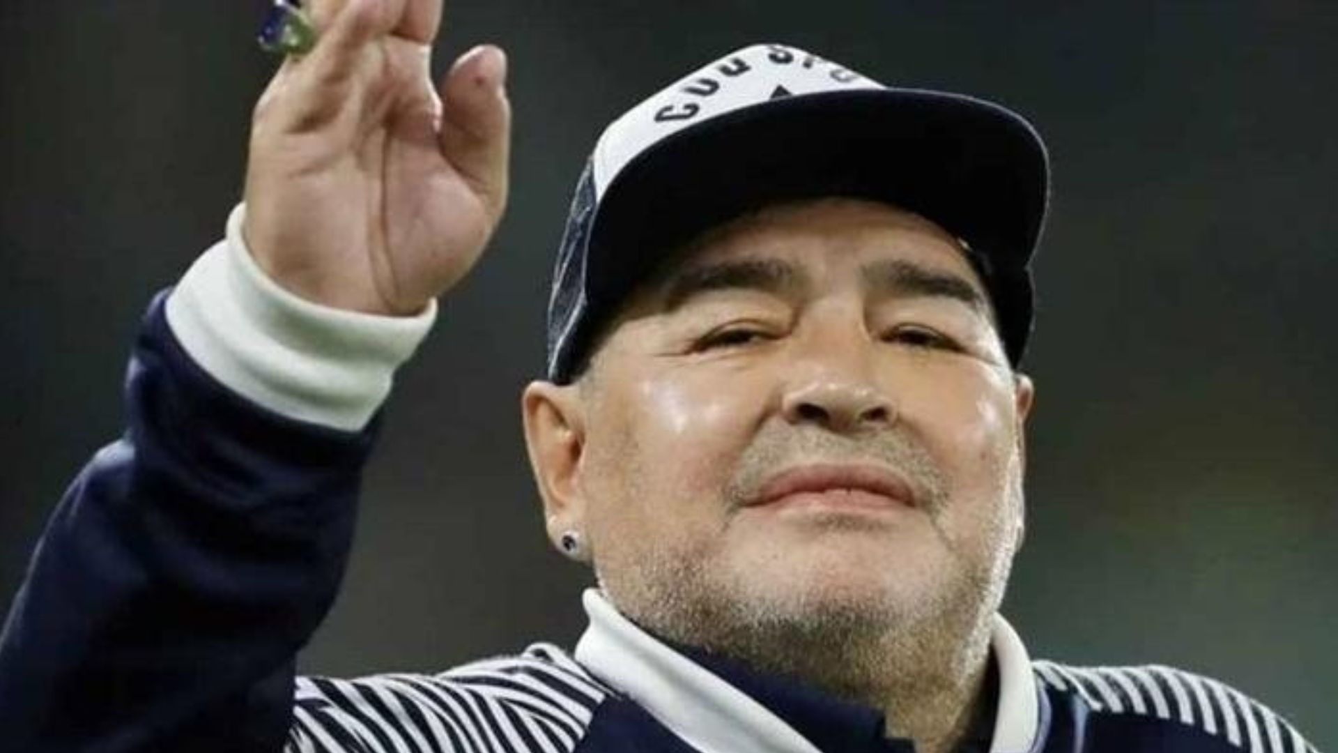 Cabelo de Maradona vai à leilão por valor exorbitante na França; saiba quanto