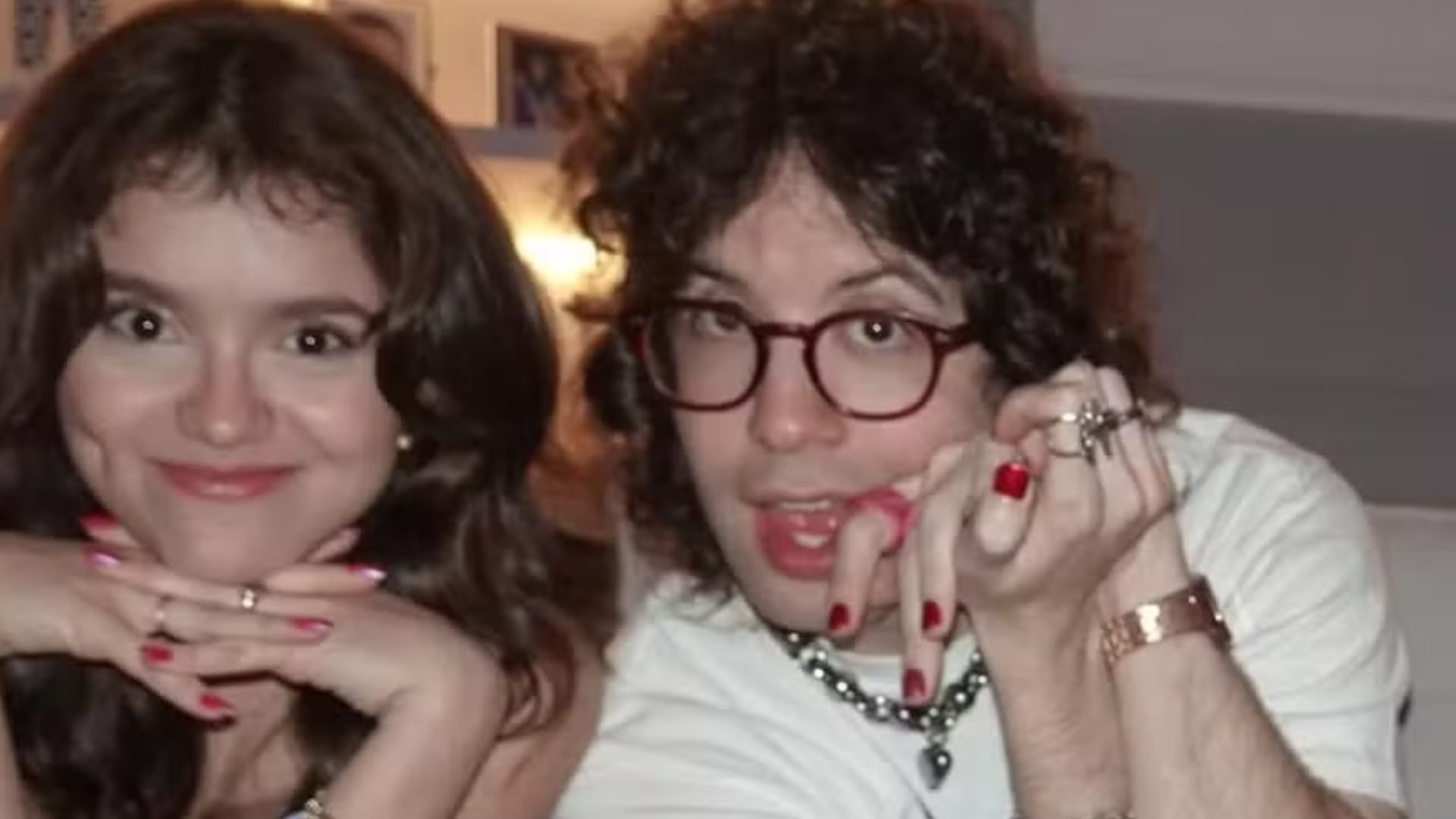 Em NY, Lucas Jagger faz retrospectiva e evidencia amizade com Elisa Paglia
