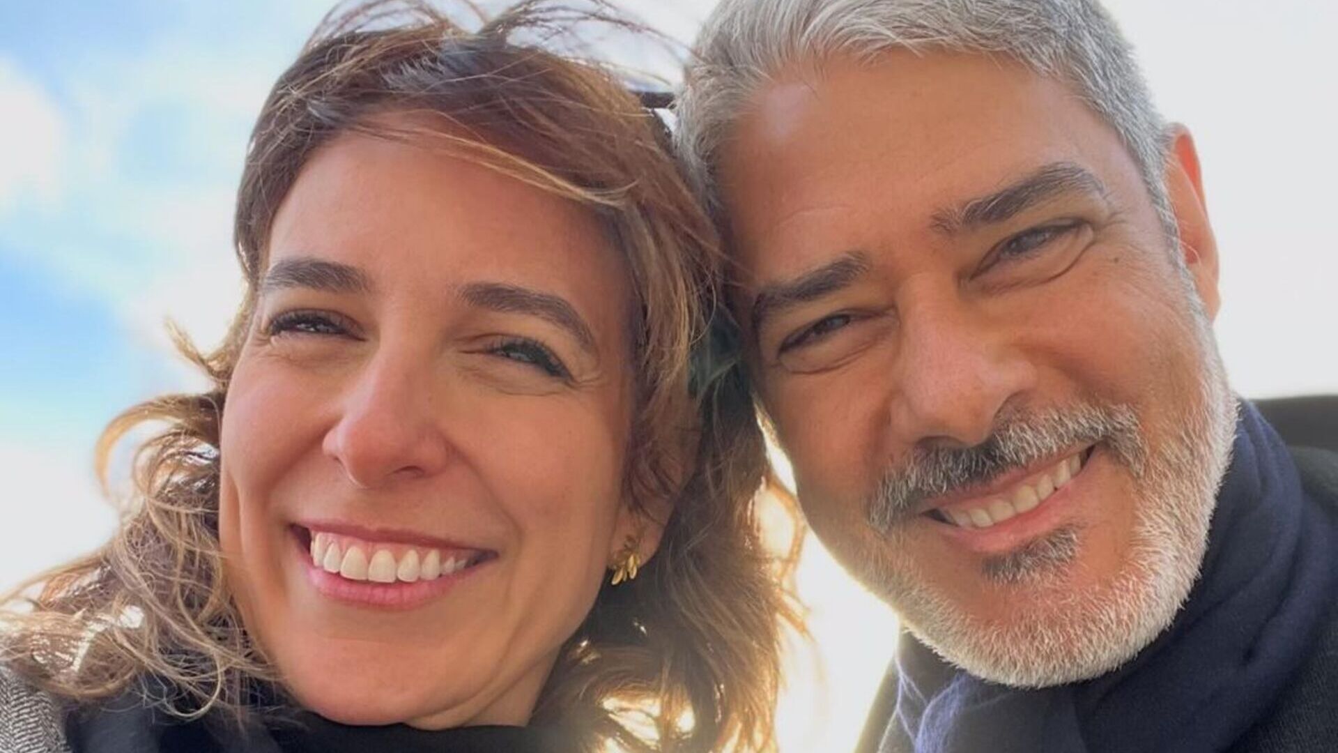 Esposa de William Bonner nota ‘anteninha’ no marido no ‘Jornal Nacional’