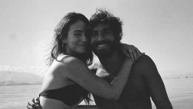 Hugo Moura, ex de Deborah Secco surge com namorada em foto rara