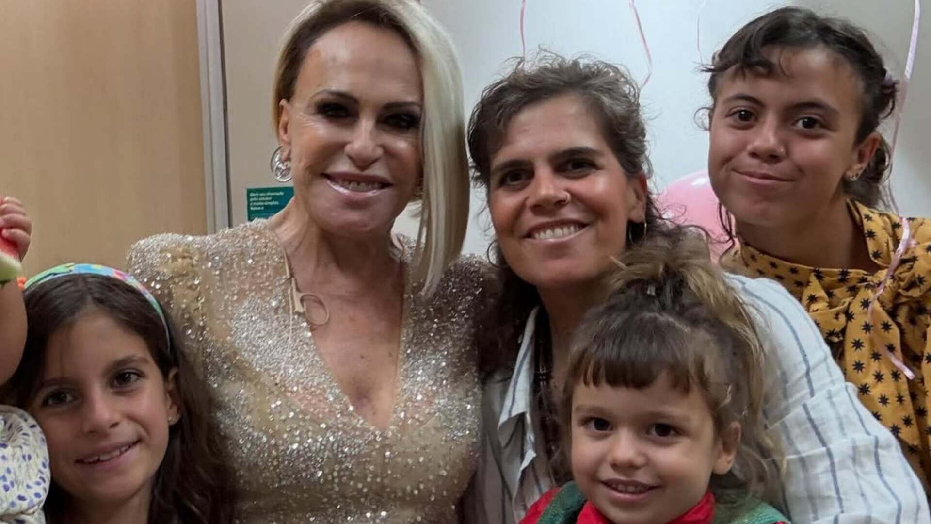 Filha de Ana Maria Braga posta fotos de visita com a família no ‘Mais Você’