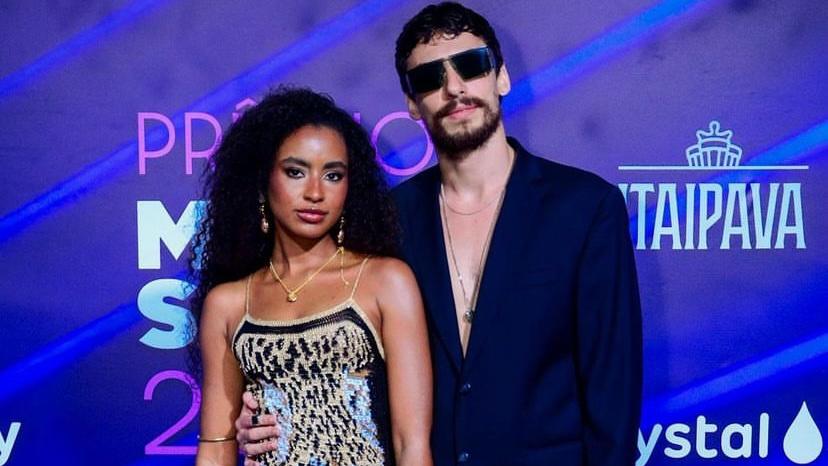 Gabz e Jaffar Bambirra relembram início do namoro nos bastidores de novela