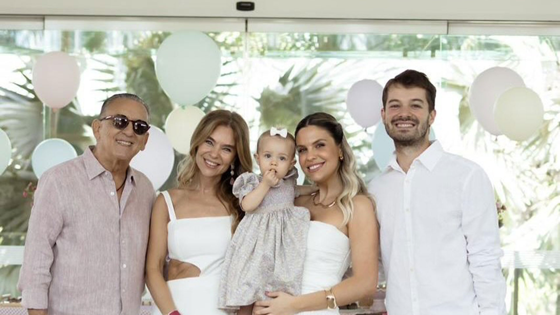 Galvão Bueno celebra primeiro ano da neta Antonella