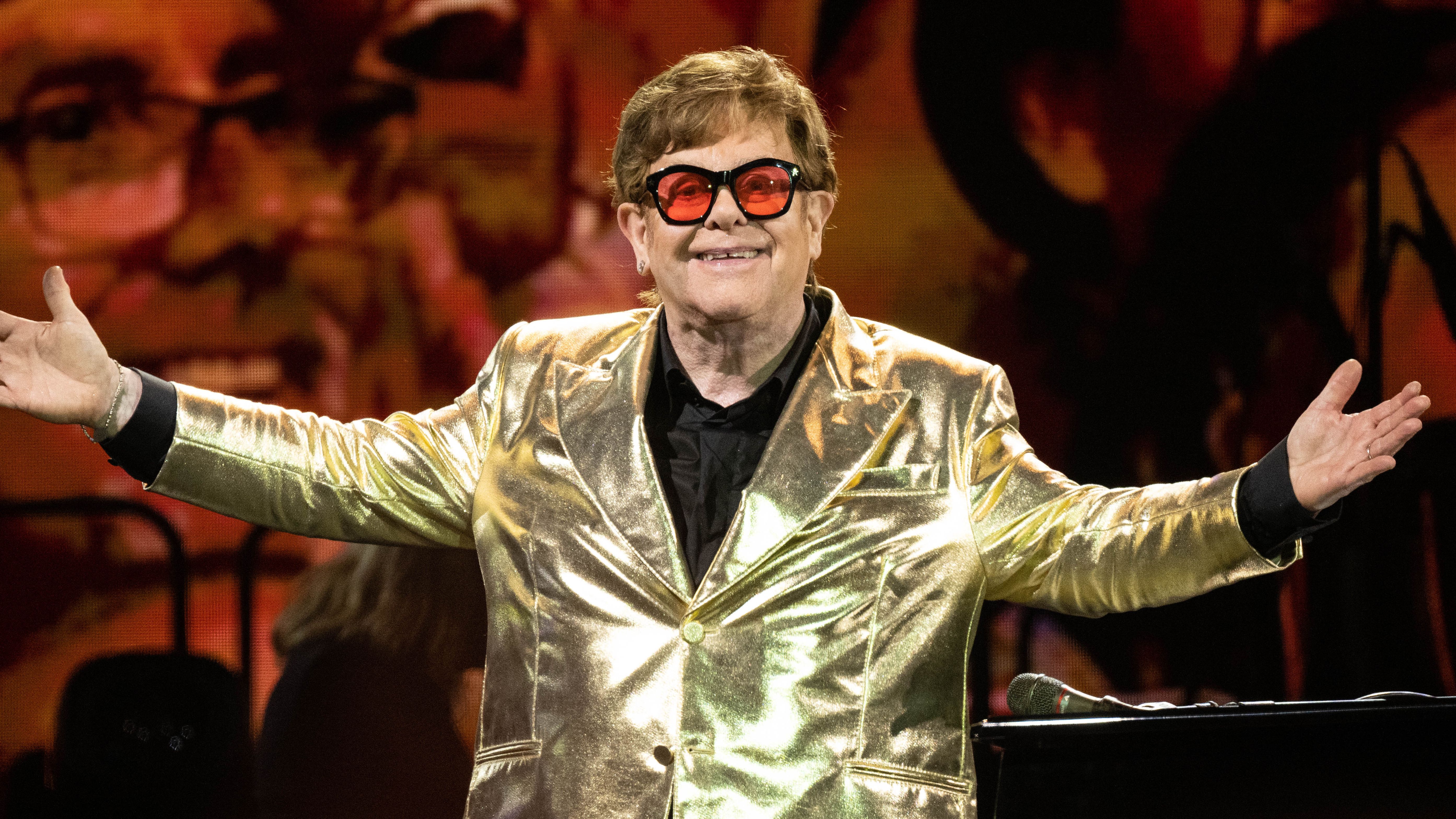 Elton John dá atualização sobre seu estado de saúde: ‘Nunca esteve melhor’