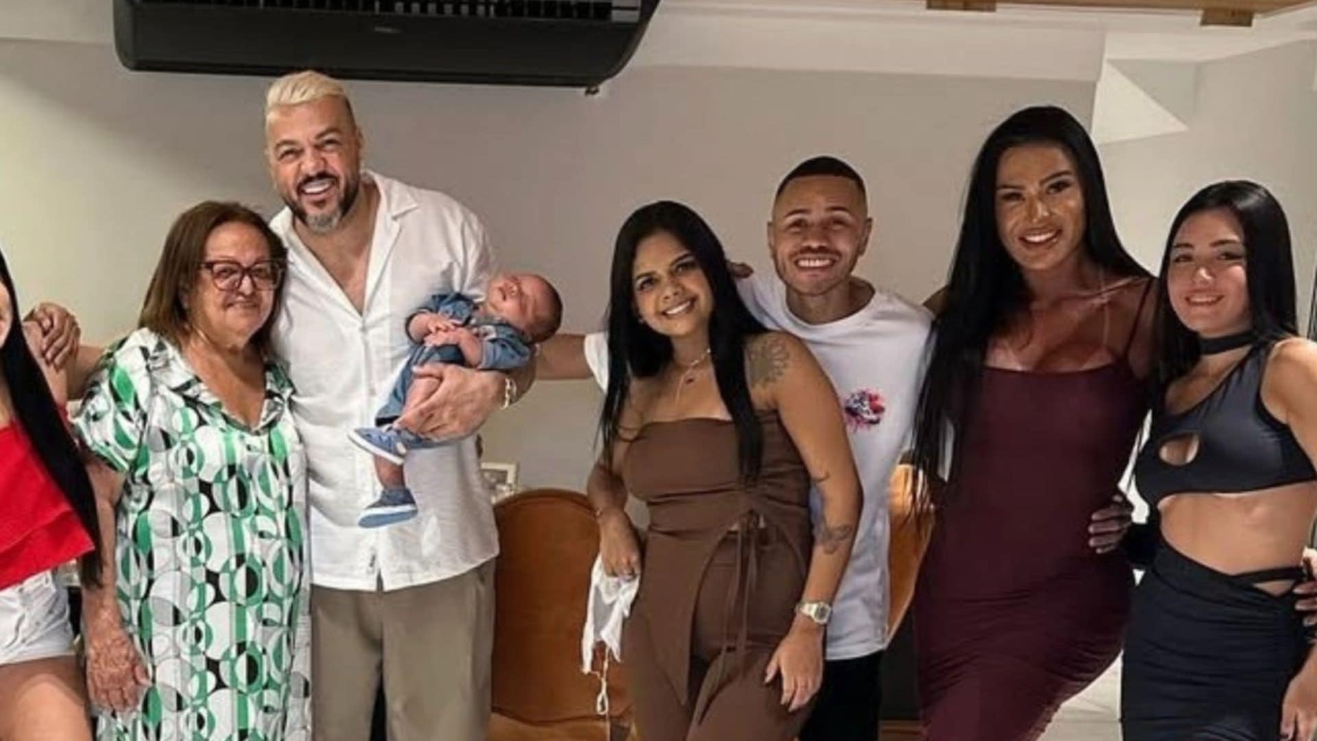 Gracyanne Barbosa fala sobre ter passado Natal com Belo: ‘Conexão’