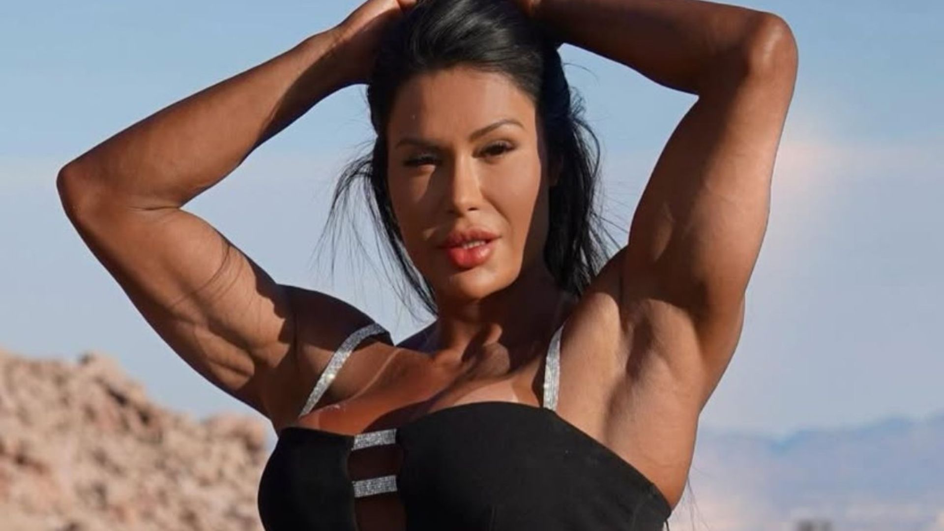 Gracyanne Barbosa ironiza após Belo curtir cruzeiro com suposto affair