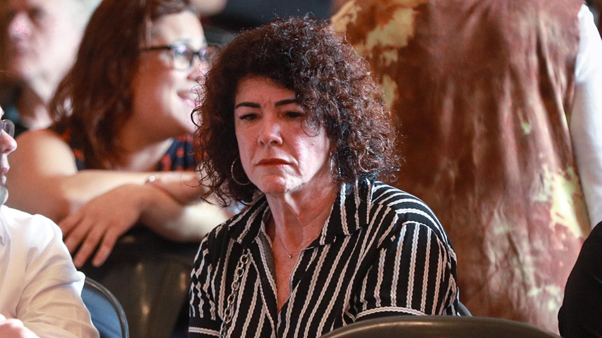 Ex-mulher de Ney Latorraca é vista no velório dele no RJ