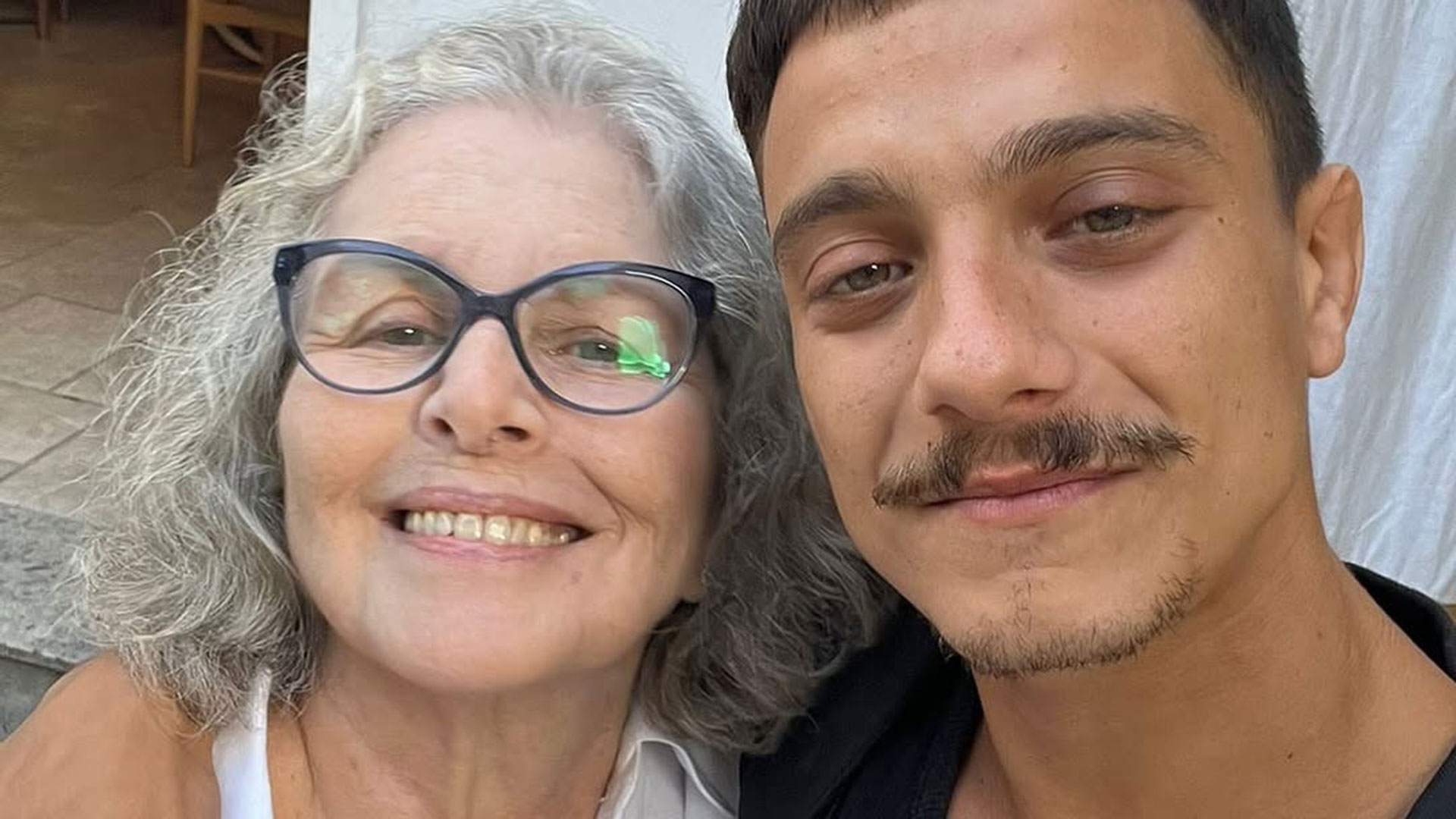 Irene Ravache faz rara aparição com o neto nas redes sociais