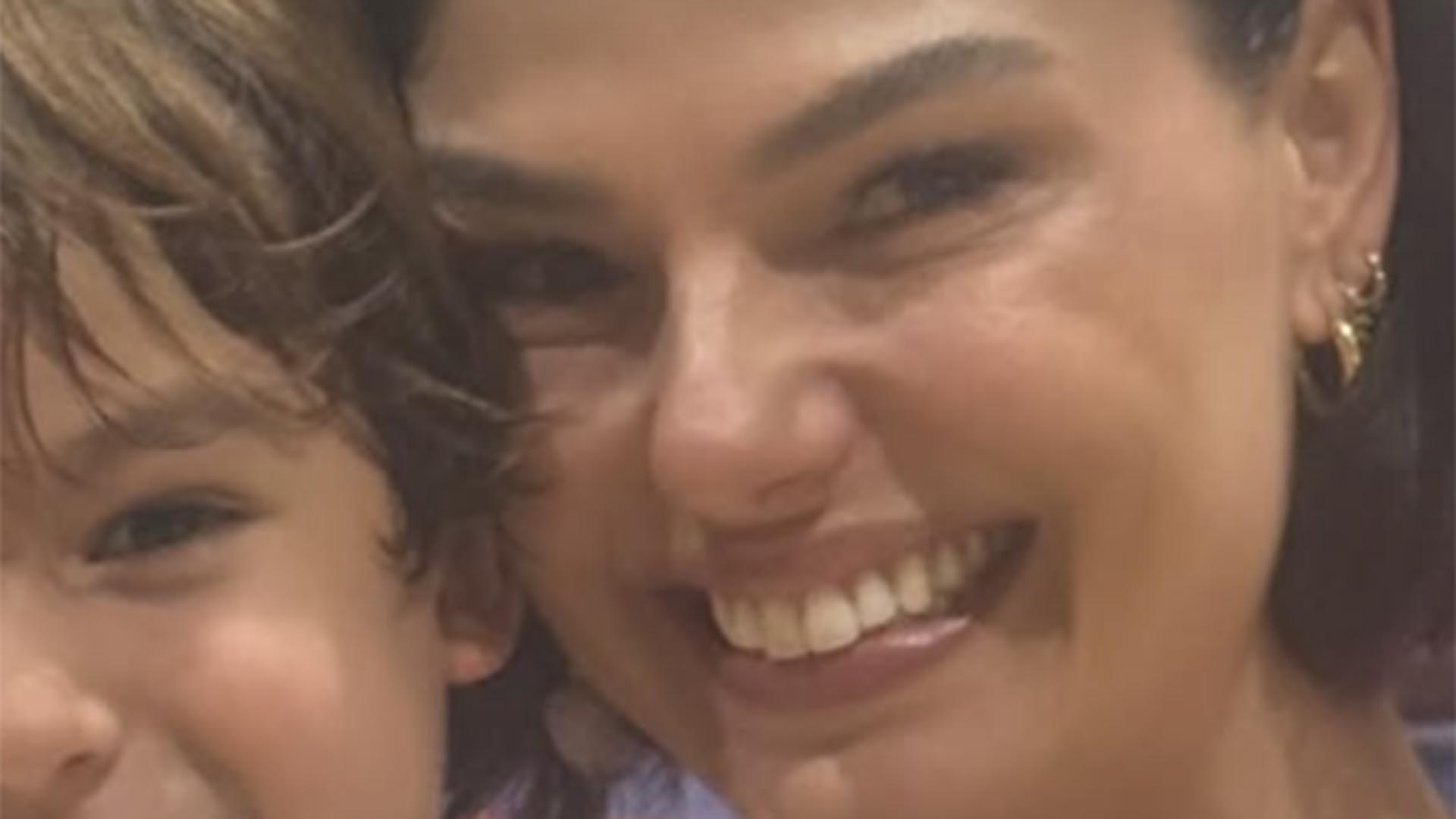 Ex e atual de Isis Valverde aparecem juntos em foto com o filho dela