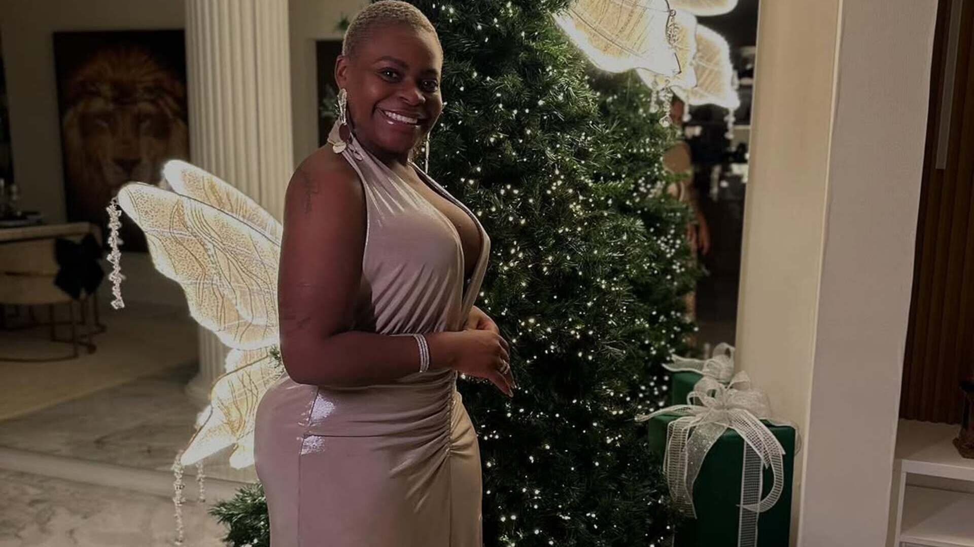 Jojo Todynho impressiona com árvore de Natal com decoração ‘básica’; veja