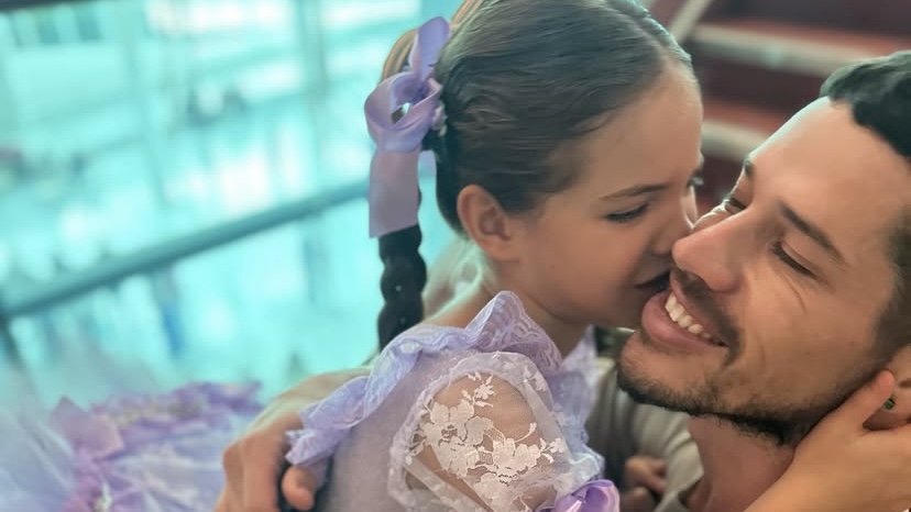 José Loreto compartilha apresentação da filha: ‘Te amo infinito, minha bailarina’