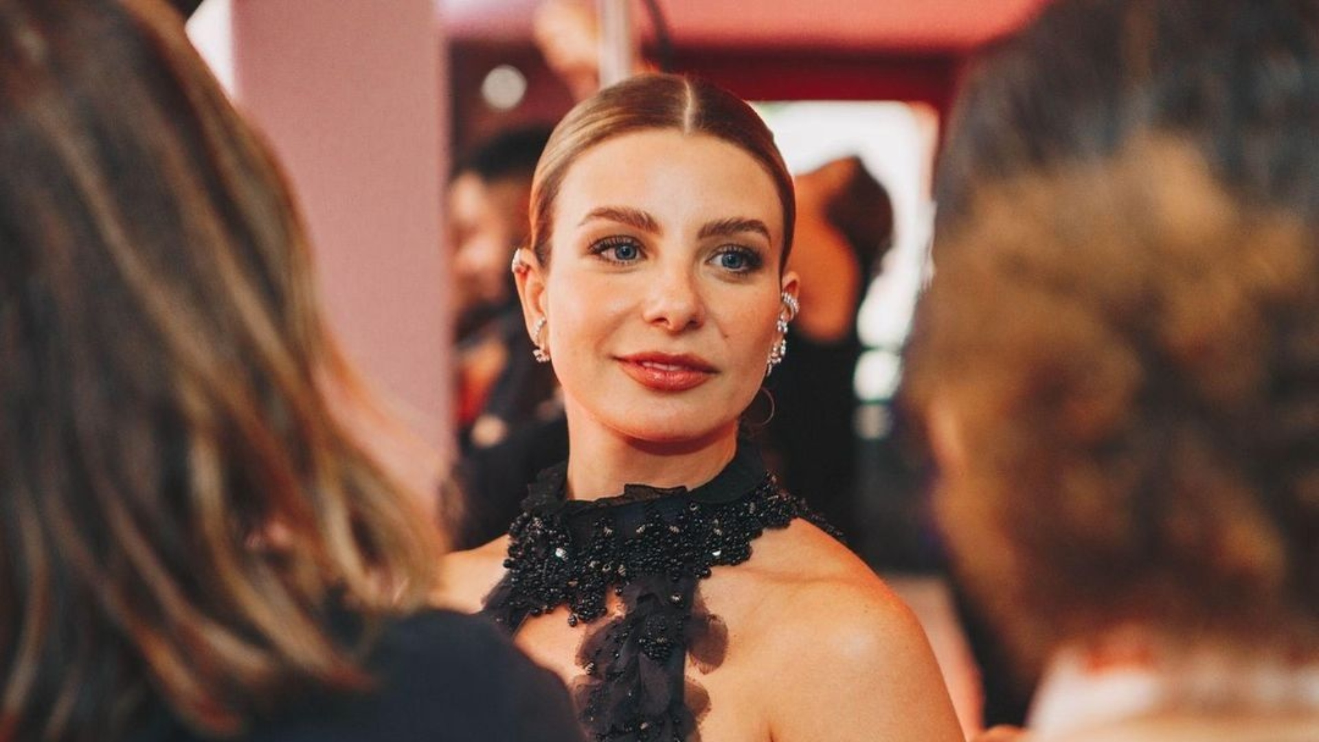 Julia Foti fala sobre viver Adriane Galisteu na série Senna: ‘Mexeu muito comigo’