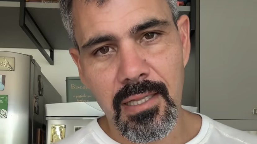 Juliano Cazarré faz exercício físicos com o filho mais novo: ‘Parceiro de treino’
