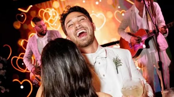 André Luiz Frambach posta novas fotos do casamento com Larissa Manoela