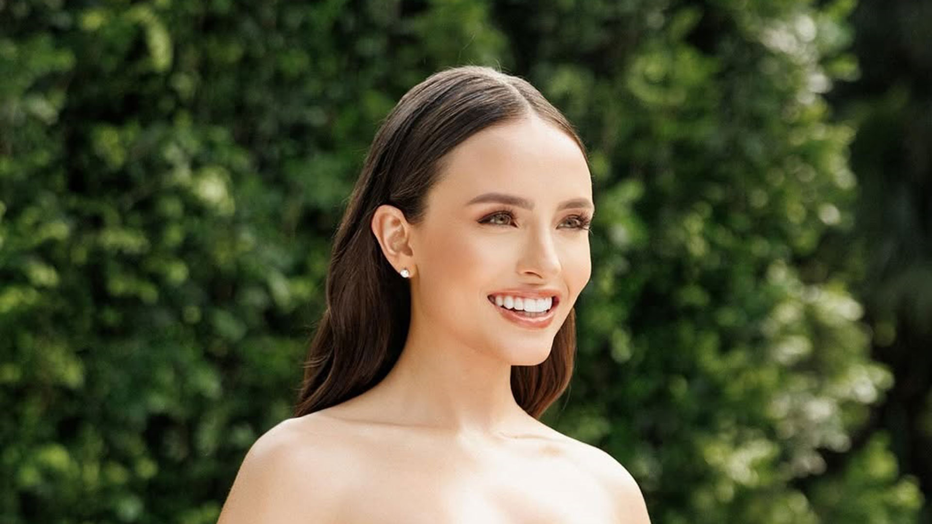 Larissa Manoela mostra detalhes do vestido de casamento