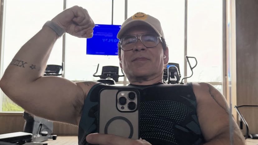 Leandro Hassum faz treino na academia mesmo após ficar 17h sem dormir: ‘Me cuidando’