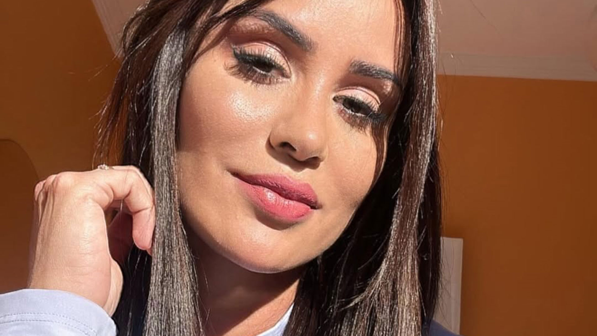 Ex-BBB Letícia Santiago surge no hospital e revela nova cirurgia