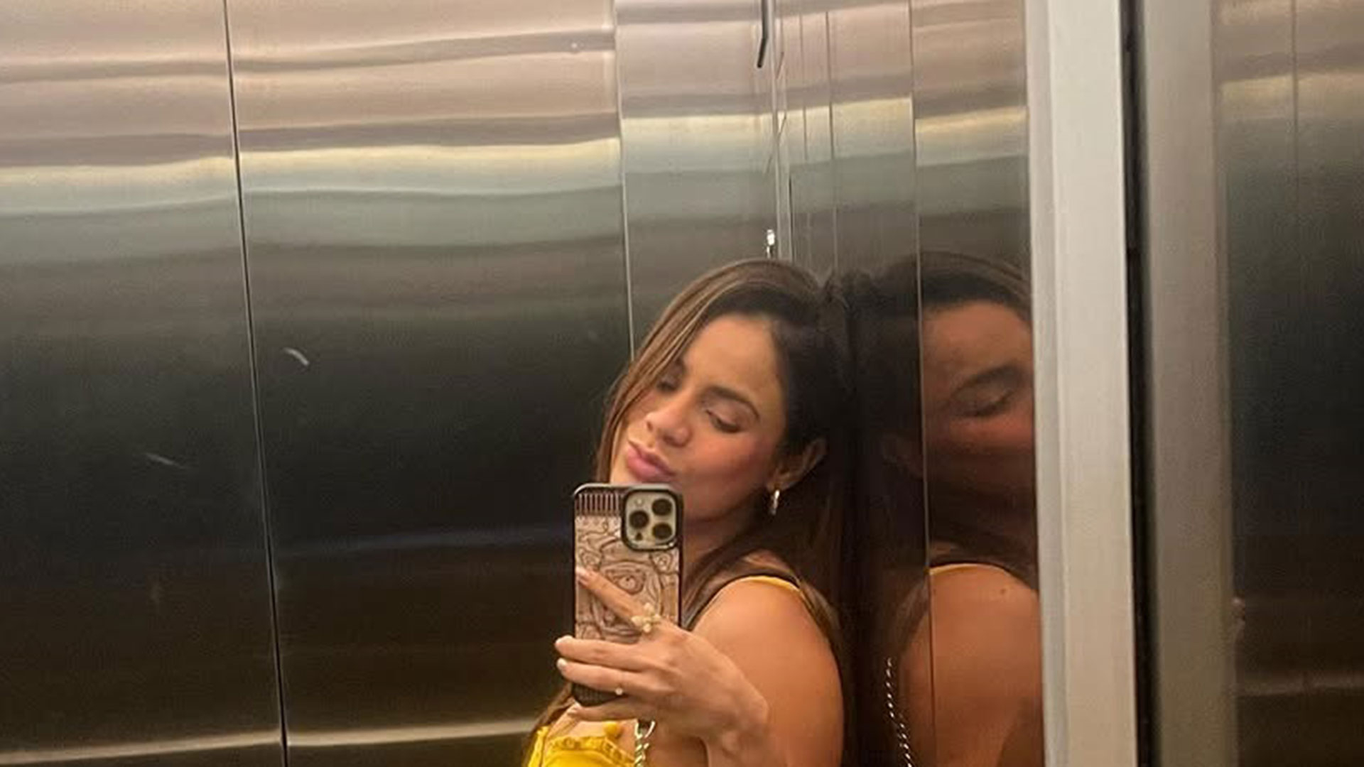 Lexa exibe a barriguinha da gravidez: ‘Eu e minha vida’