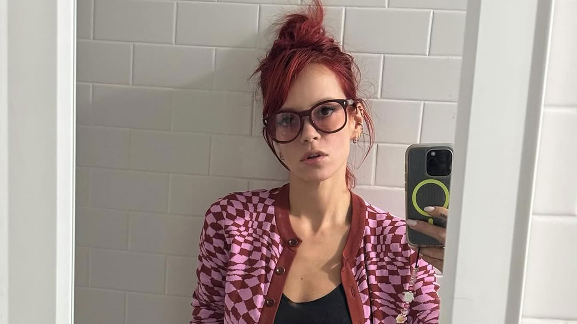 Lily Allen relembra momento delicado envolvendo vício em álcool