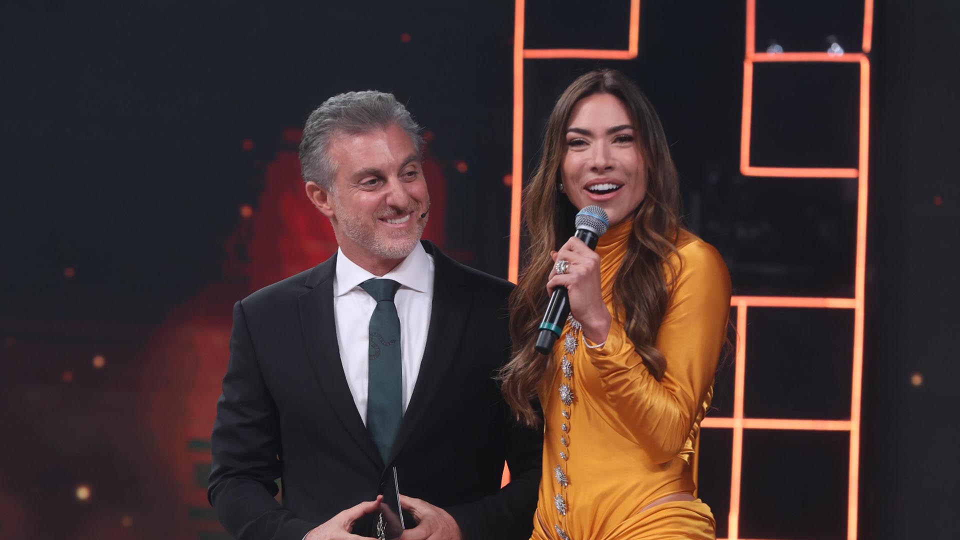 Patricia Abravanel brilha na Globo: ‘Silvio Santos ainda fazendo história’