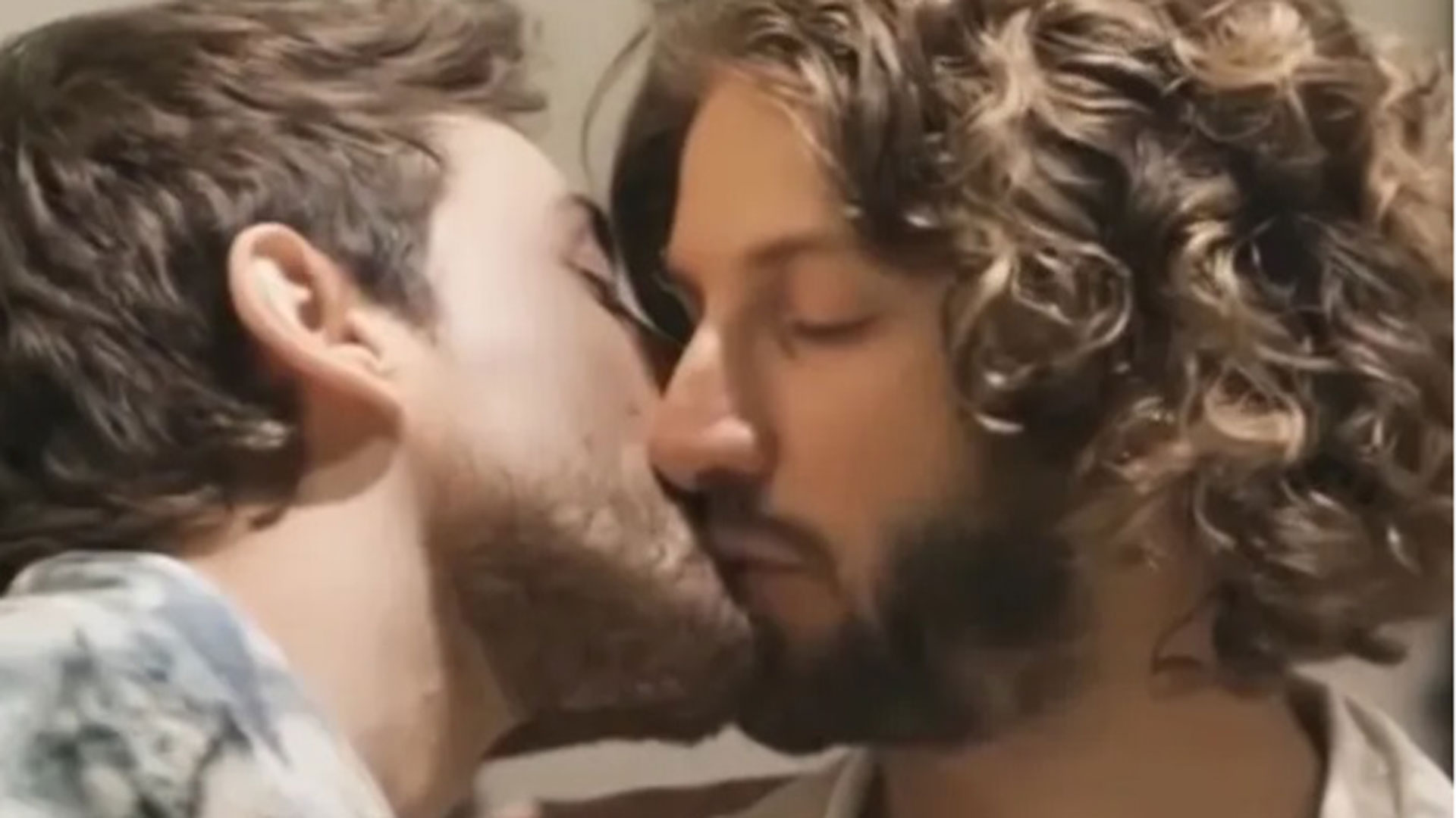 Fãs usam IA para criar beijo entre personagens de Mania de Você