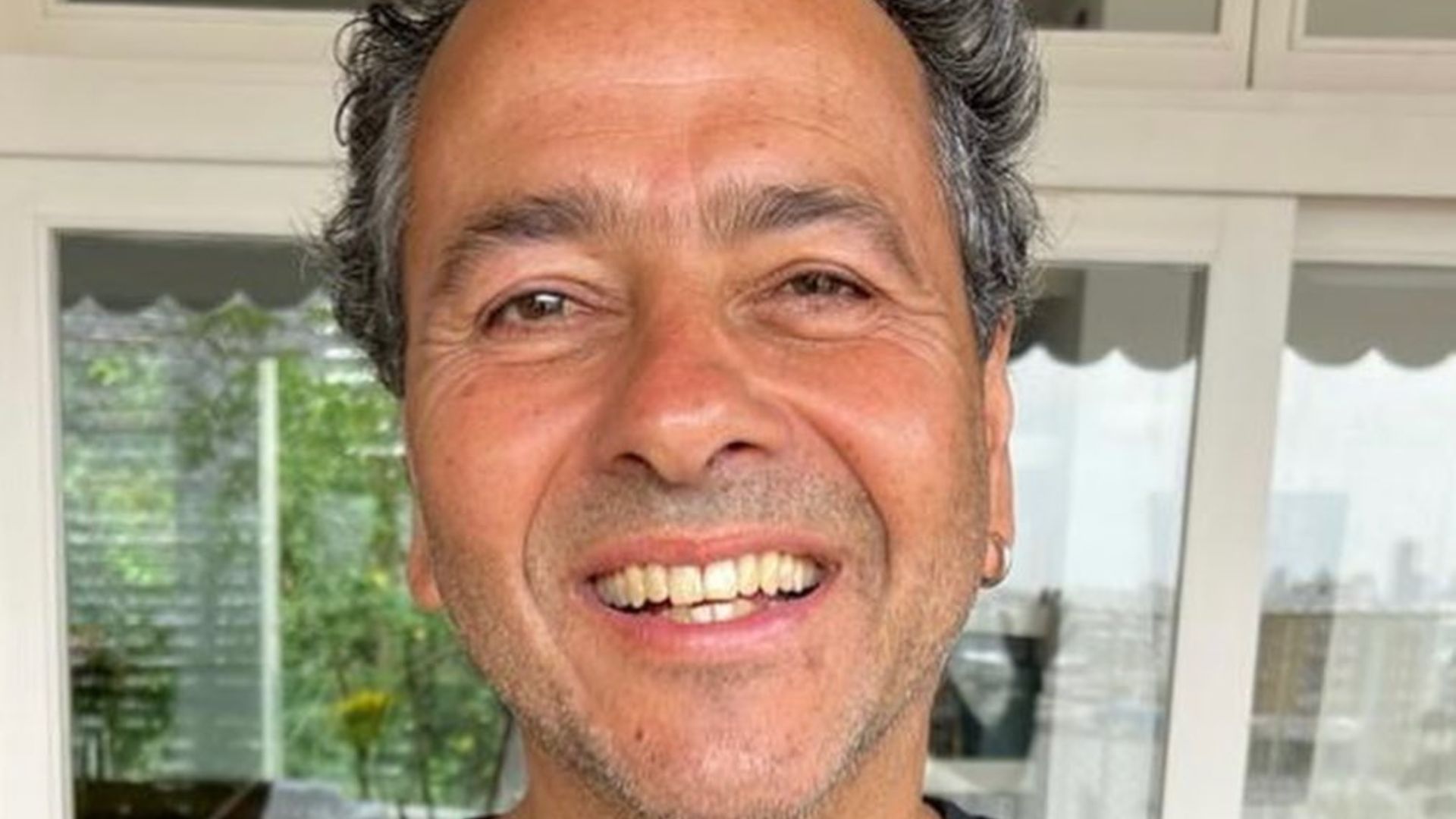 Única filha de Marcos Palmeira expõe pai na web: ‘Ainda me leva no futebol’