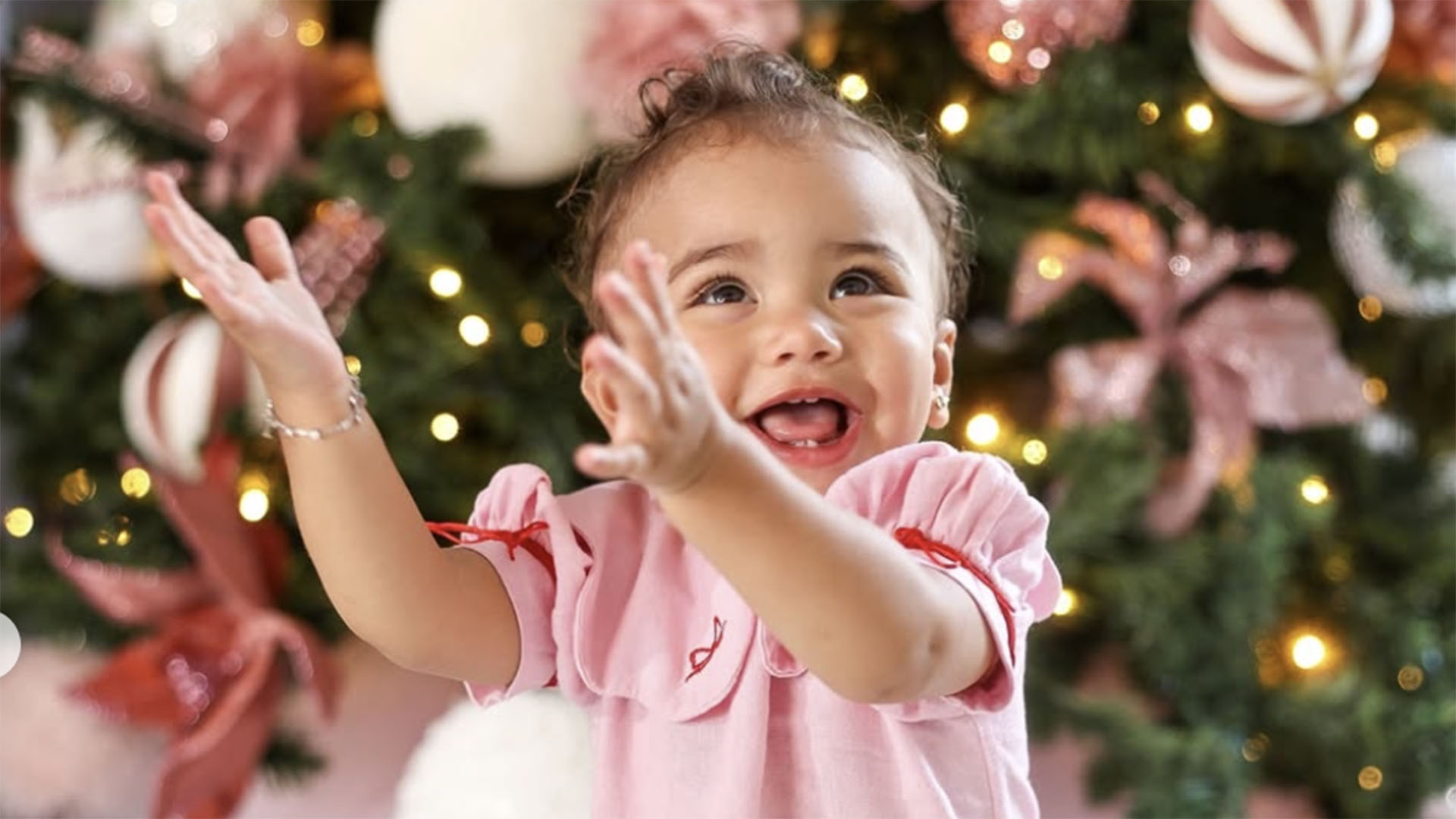 Filha de Neymar e Bruna Biancardi, Mavie faz ensaio de Natal