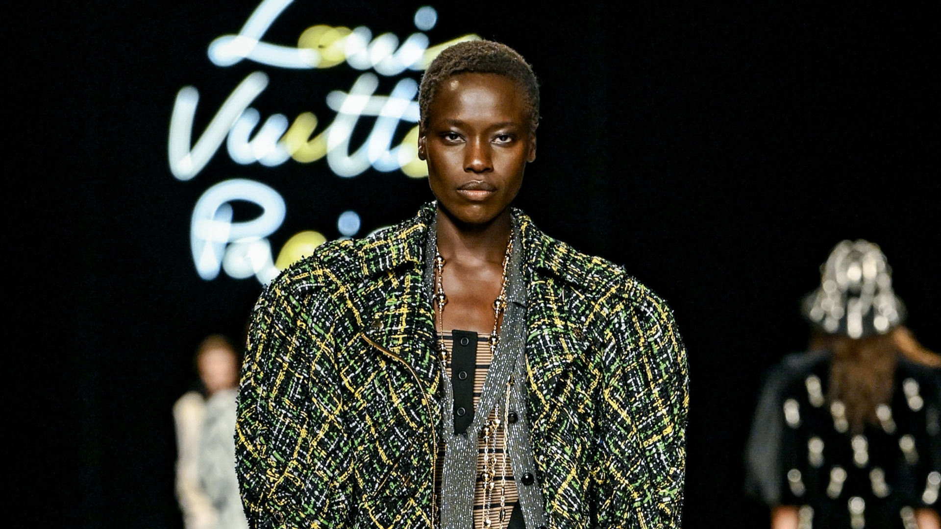 Nicolas Ghesquière estabelece conceitos opostos em nova coleção de grife