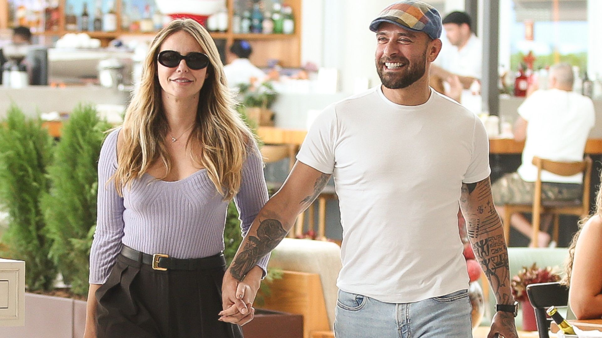 Paolla Oliveira e Diogo Nogueira curtem passeio em clima de romance no RJ