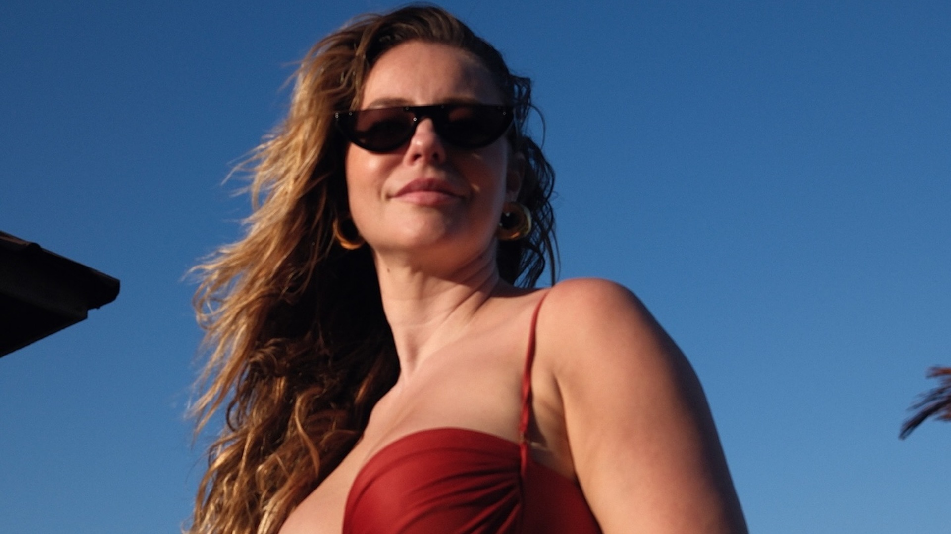 Paolla Oliveira ostenta curvas impecáveis em dia de praia com Diogo Nogueira