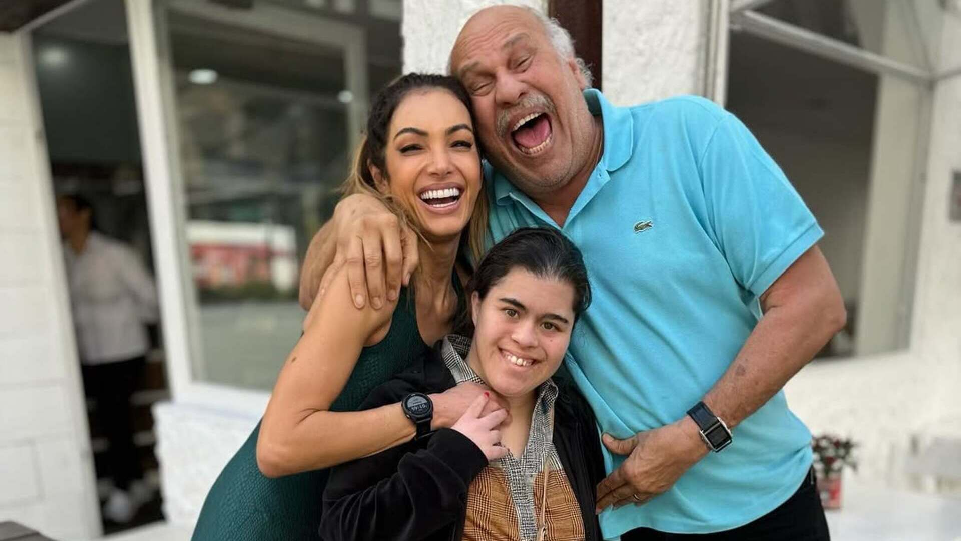Patrícia Poeta encontra Marcio Canuto e a filha dele: ‘Família amada’