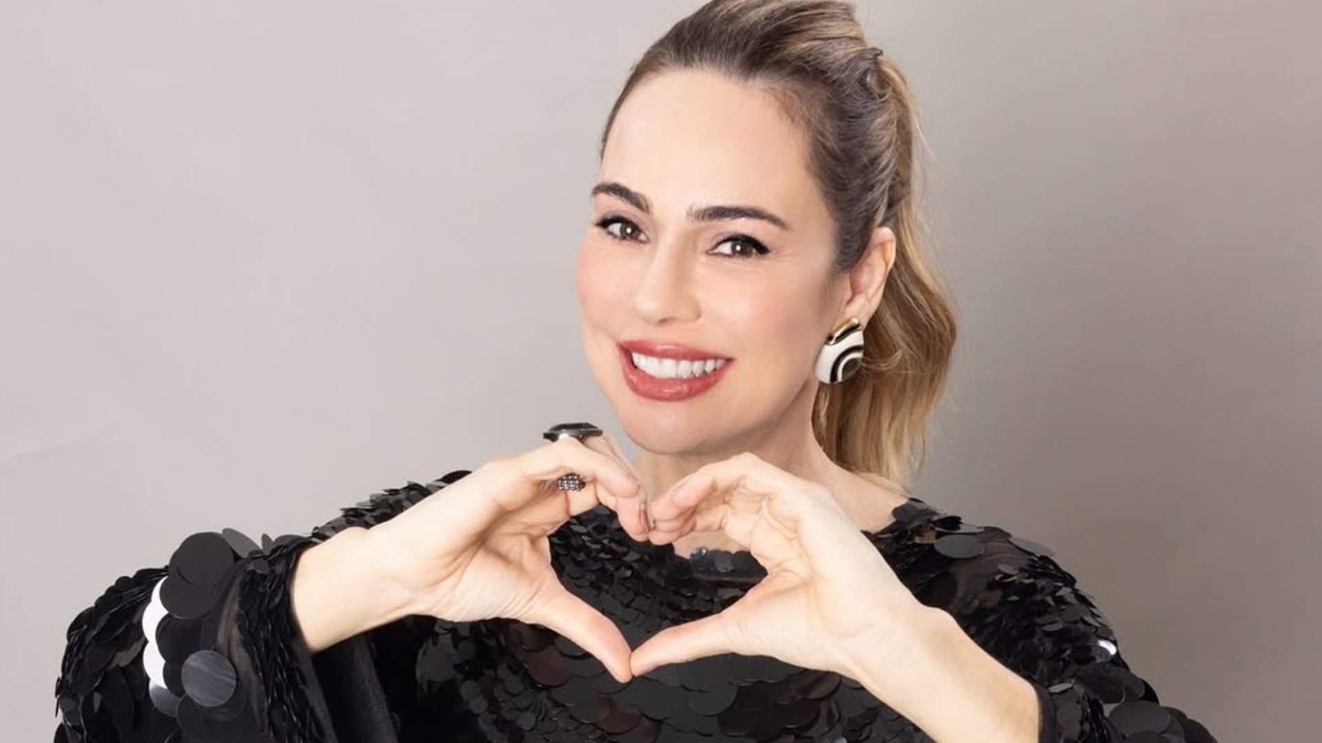 Rachel Sheherazade anuncia saída da Record após ser demitida pela emissora