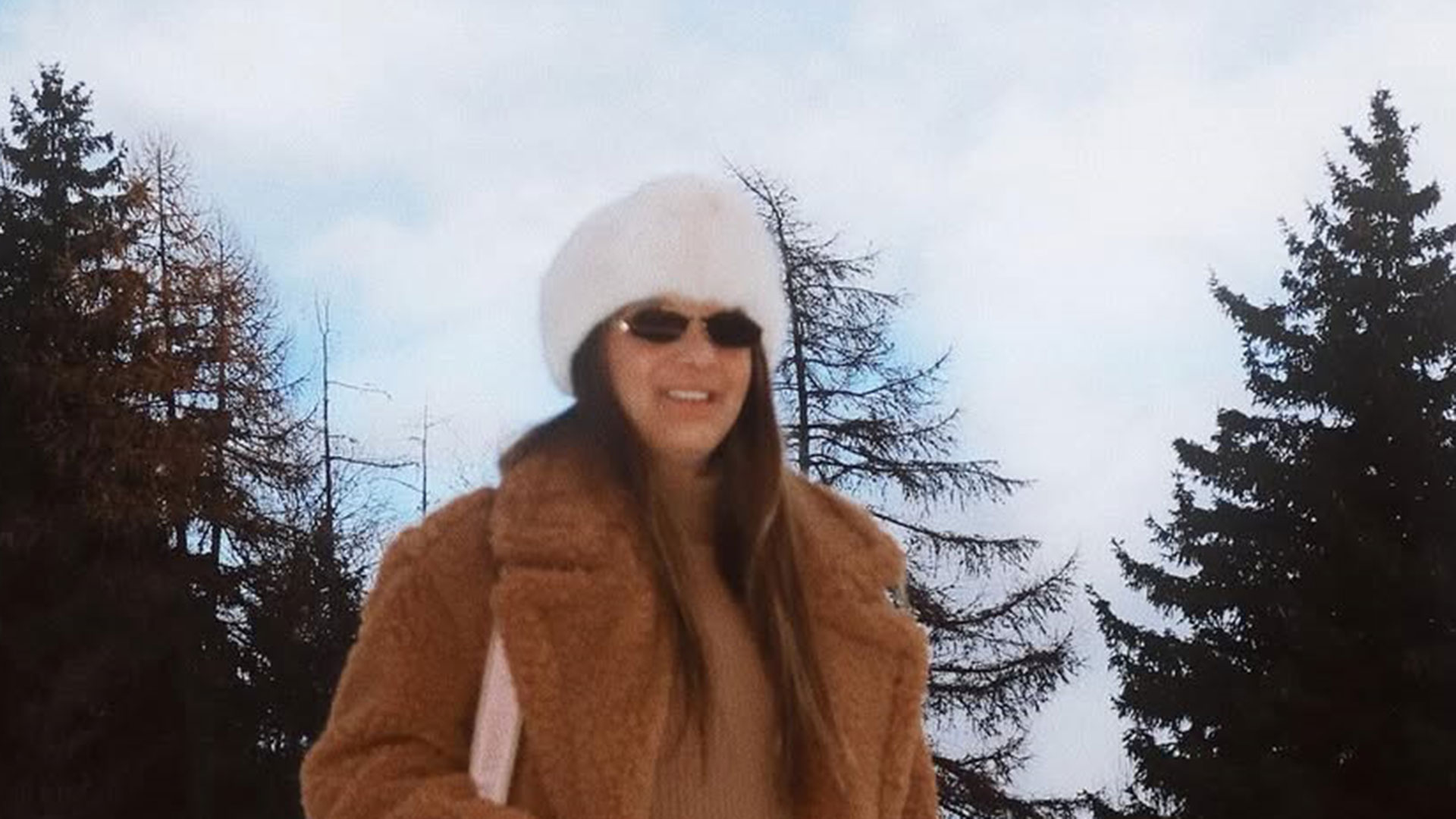Rafaella Justus posa estilosa em meio à neve durante viagem