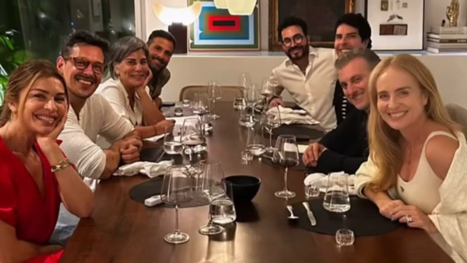 Reunidos, Luciano Huck, Angélica e mais artistas globais celebram “Natal fora de época”