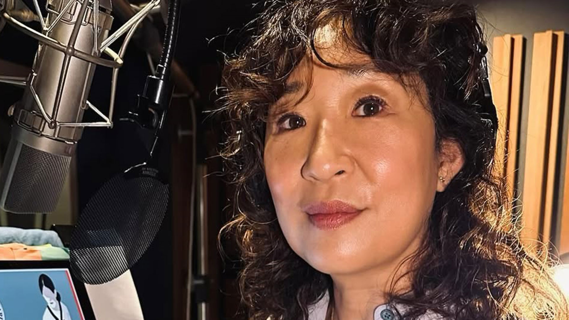 Sandra Oh cai no samba durante passagem pelo Brasil