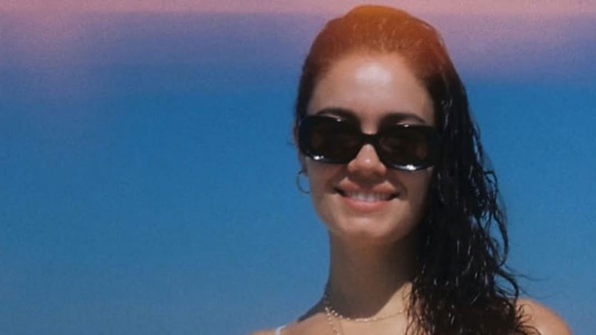 Sophie Charlotte abre álbum de fotos de dia na praia