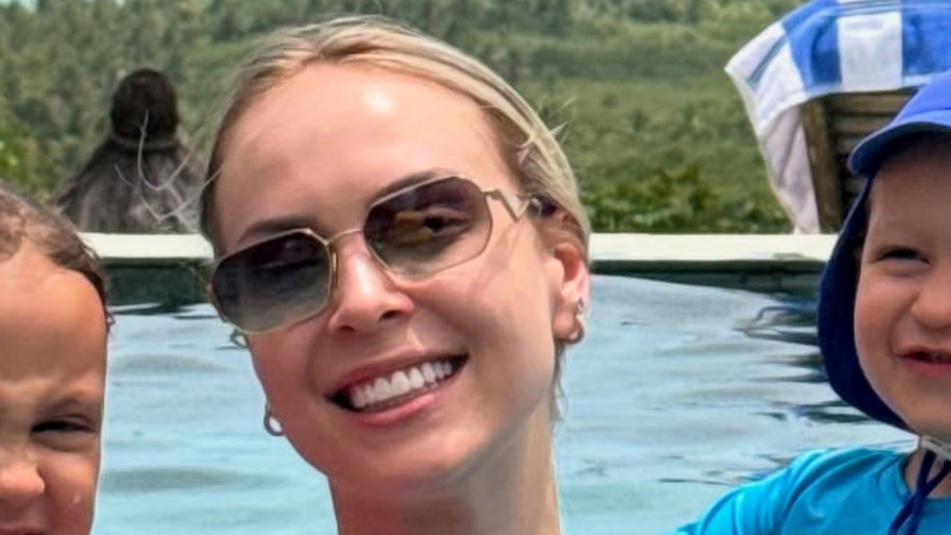 Na Bahia, Tata Estaniecki curte o dia na piscina com os filhos: ‘Lindos’