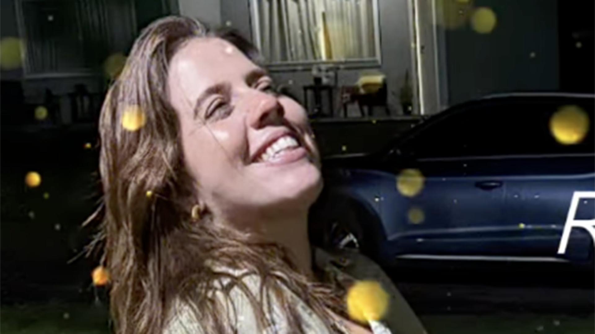 Grávida, Tati Machado mostra a barriga discreta em foto com a mãe