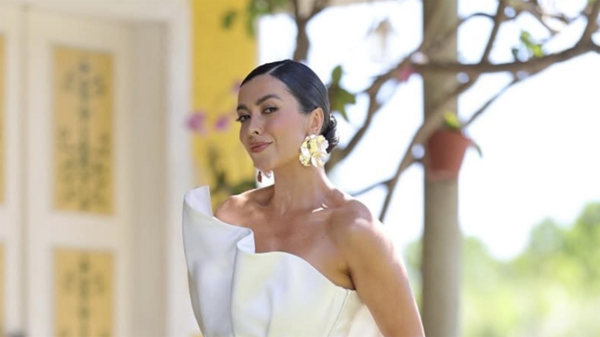 Influencer Thalita Meneghim exibe seu vestido de noiva moderno para festa