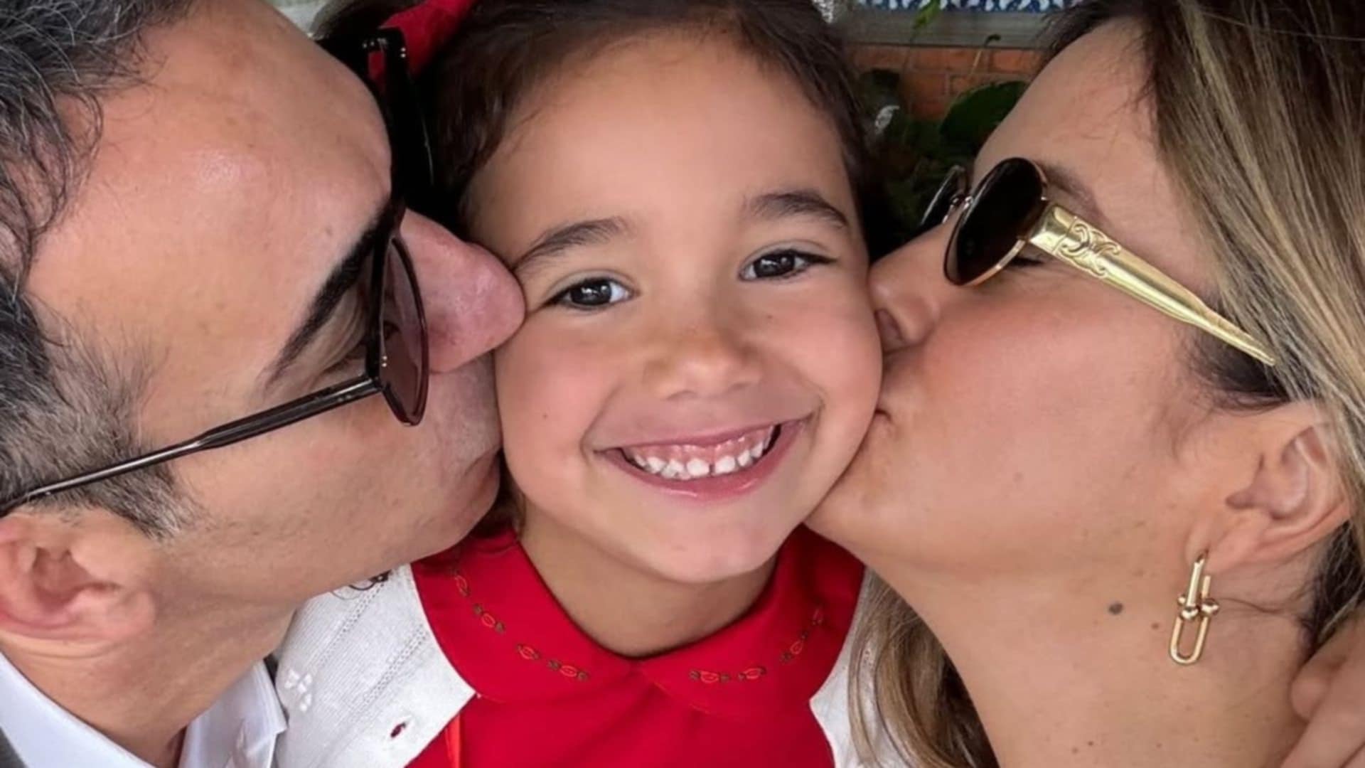 Ticiane Pinheiro e César Tralli prestigiam a filha em festa na escola