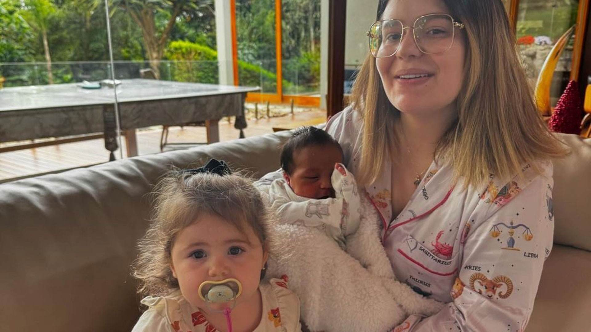 Viih Tube curte cinema com Lua em meio a momento difícil com filho caçula